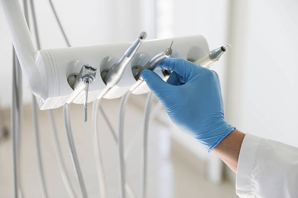 Professional Tooth Extraction technician working in Eaton Estates, OH